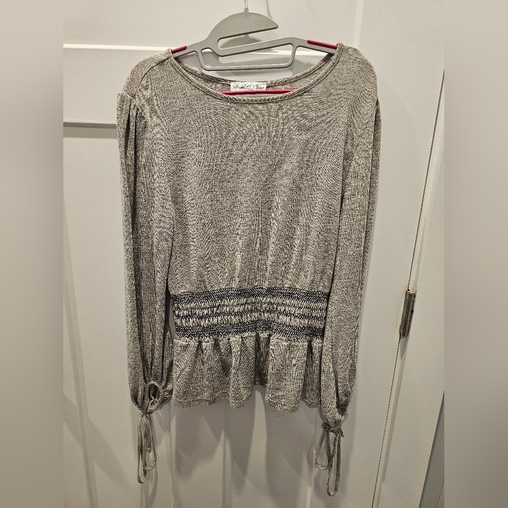 Stem & Vine Women’s Gray Smocked Waist Long Sleeve Blouse Size M